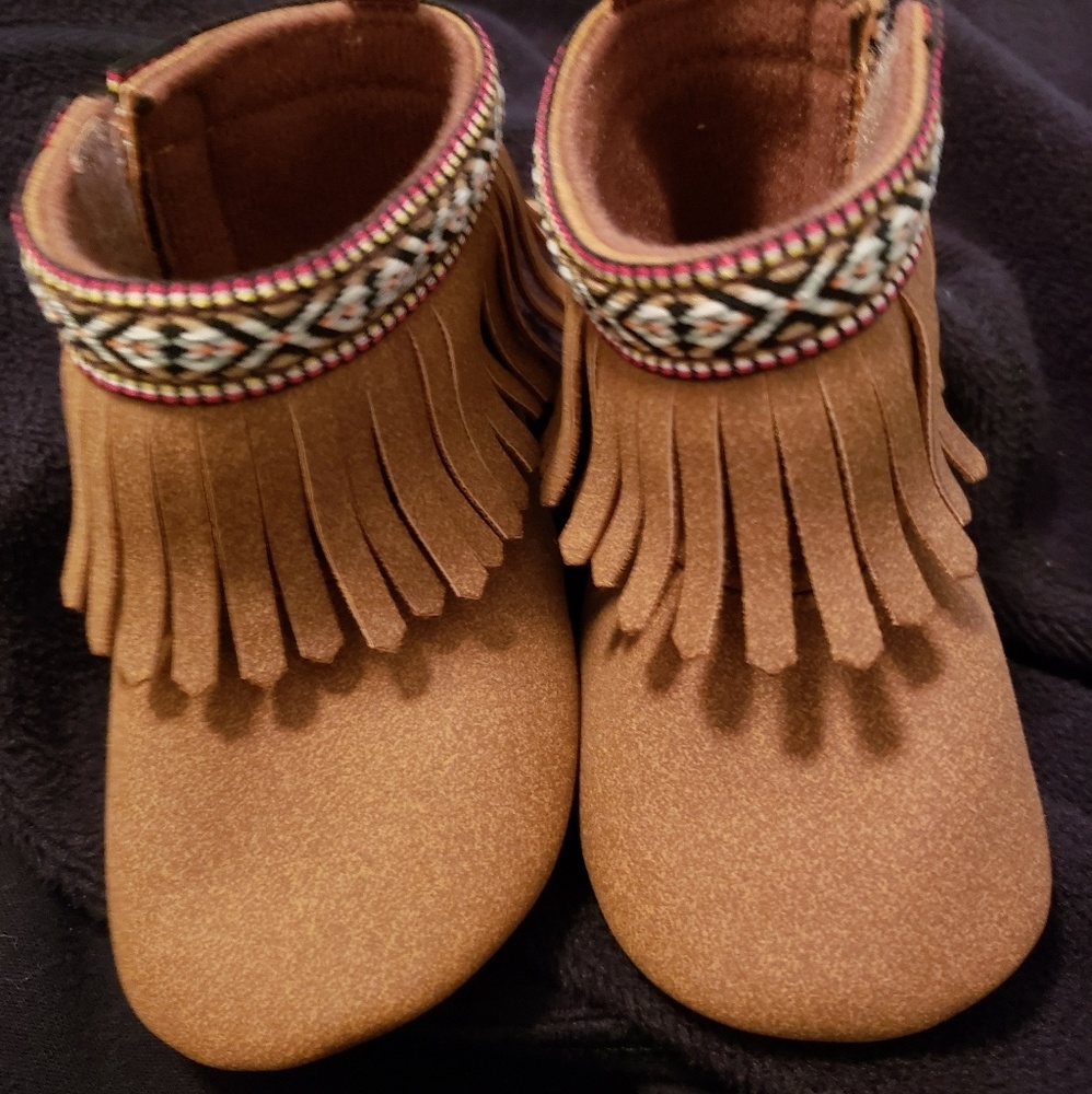 Baby booties size 3 to 6 months...perfect!!!